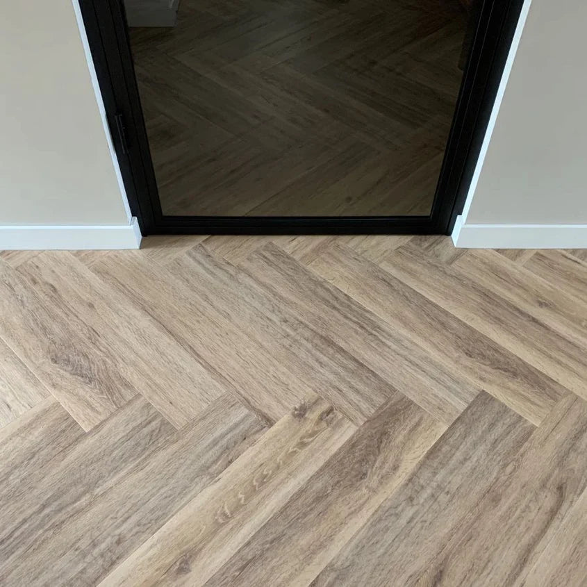 Ambitieus Trendy Kaneel Visgraat | Douwes Dekker | Click PVC Rigid per m2